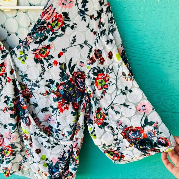 ANTHROPOLOGIE MAEVE VELVET BURNOUT FLORAL POLKA DOT WRAP TOP SIZE SMALL - Picture 6 of 6
